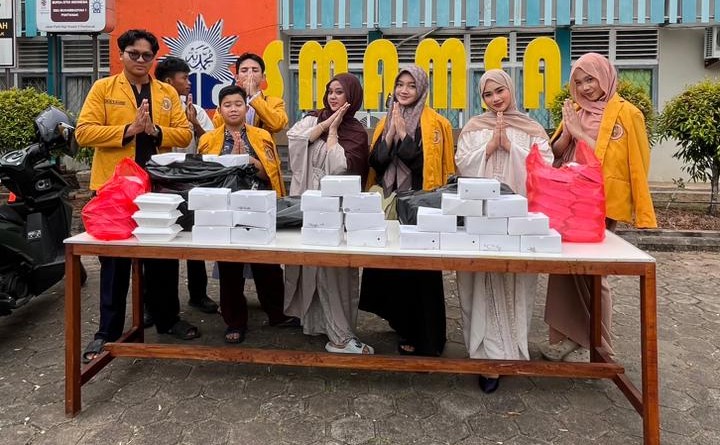 IPM SMAMSA Pontianak Bagikan 100 Paket Takjil di Hari ke-17 Ramadan