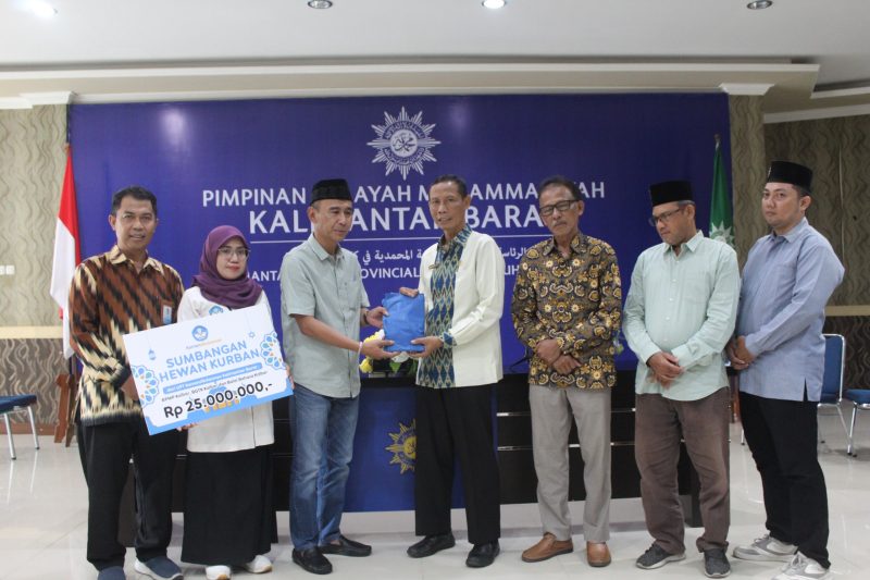 Tiga UPT Kemendikdasmen Serahkan secara Simbolis Hewan Kurban kepada Muhammadiyah Kalbar