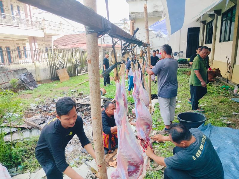 Lazismu Masjid At-Tanwir Pusdam Kalbar Salurkan Ratusan Paket Kurban dan Daging Hadyu